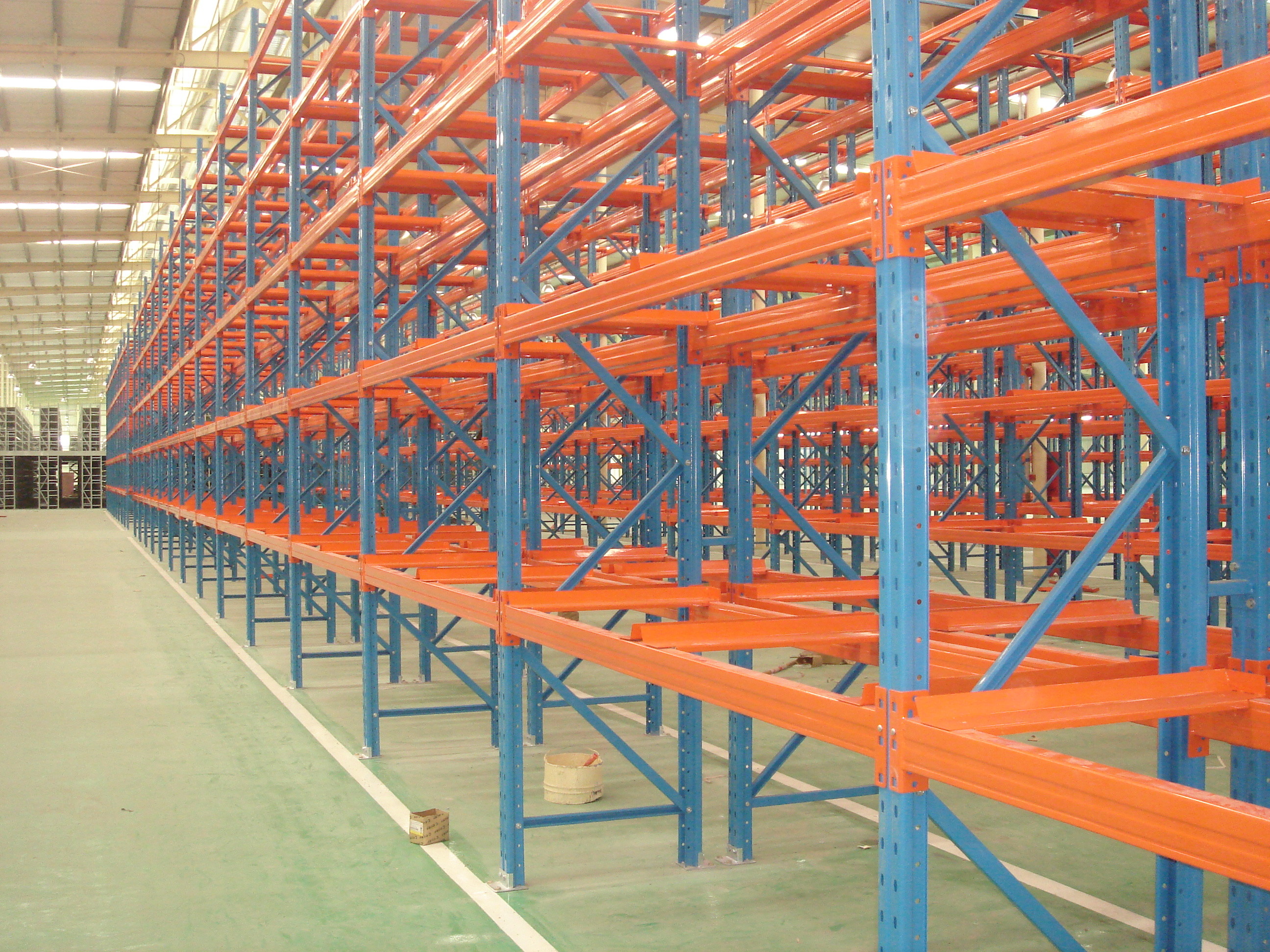O armazenamento de aço resistente do armazém do OEM/ODM submete a prova de corrosão